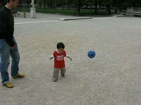 Video Tim jardin de la fontaine nimes 1 23aout07