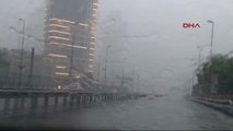 Istanbul Sabaha Yağmurla Uyandı