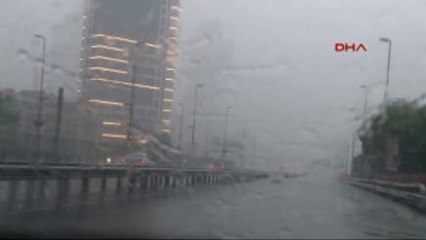 Istanbul Sabaha Yağmurla Uyandı