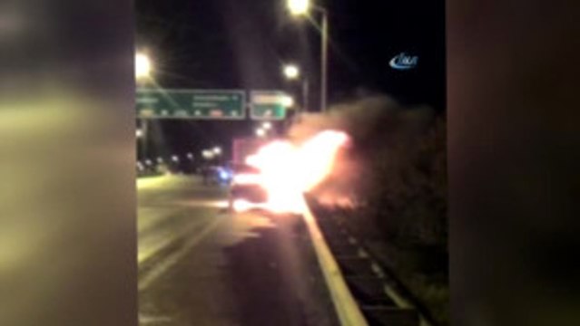 Başkent'te Seyir Halindeki Otomobil Alev Alev Yandı