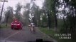 Tempete terrible à Moscou, ce cycliste se retrouvent entouré d'arbres qui tombent comme des mouches