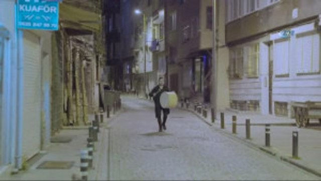 Davulcu Kılığına Giren Sosyal Medya Fenomeni Zabıtaya Yakalandı