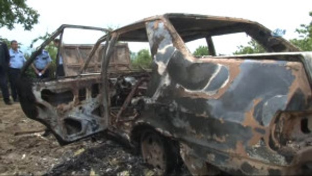 Çaldıkları Otomobili Tarlada Ateşe Verdiler