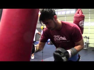rios sparring partner jonathan navarro killing the heavy bag EsNews Boxing