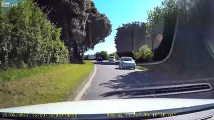 Un idiot manque de retourner sa Saxo après un dépassement dangereux