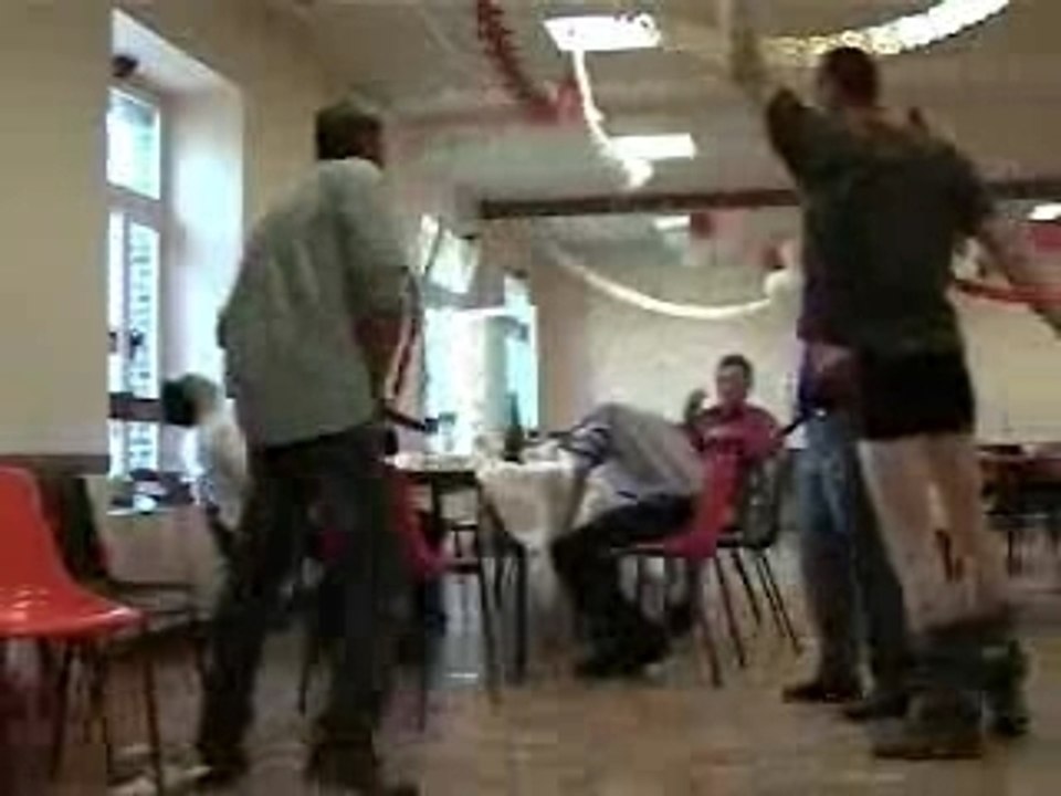 chute Mec bourré