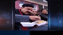 Imran Khan smiles at Sheikh Rasheed eating Biryani