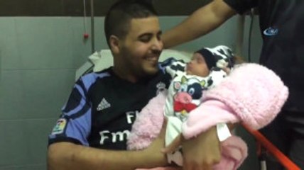 Doğduğundan Haberi Olmadığı Kızını Ilk Kez Gördü