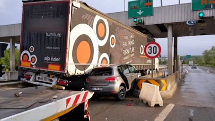 Tır ve Otomobil Gişelerde Sıkıştı