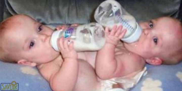 Ces deux jumelles sont nées collés l'une à l'autre. mais regardez ce qu'elles sont devenues aujourd'hui!