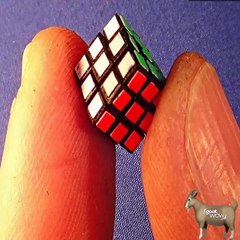 Increible la forma en la que esta niña arma este bloque de colores