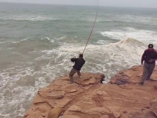 Uçurumdan Kuzu Gibi  Balık Avladı Maşallah