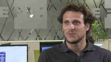 Forlán se prepara para entrenar, mientras decide cuál será su futuro