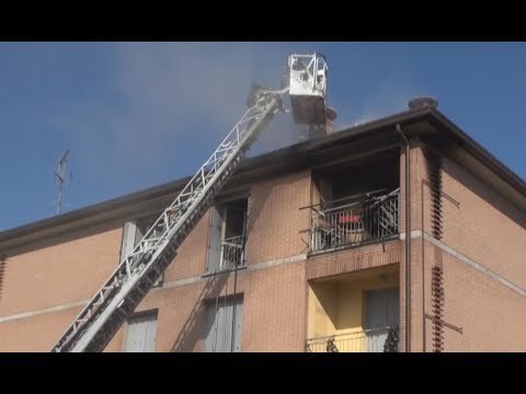 Budrio (BO) - Incendio in una palazzina, evacuate famiglie (30.05.17)
