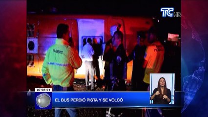 Bus interprovincial perdió pista y se volcó