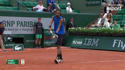 Roland-Garros 2017 : Un magnifique amorti de Dustin Brown pour débuter contre Monfils (1-1)