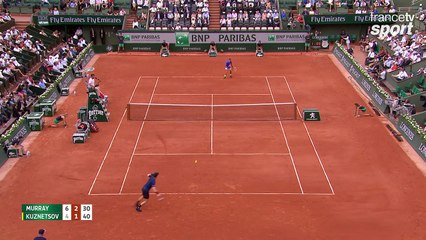 Roland-Garros 2017 : Tout en finesse Andy Murray remporte un superbe point (6-4, 2-1)