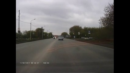 Idiot Drivers on Dashcam - New Car Funny Videos 2017, Driving Fails Vehicles in Traff