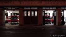 Fire engines responding x2 - London Fire Brigade with hi-lo sir