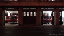 Fire engines responding x2 - London Fire Brigade with hi-lo