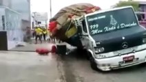 Heavy Loaded Truck Fail - Extreme Truck Driv