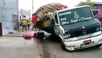 Heavy Loaded Truck Fail - Extreme Truck Drivi