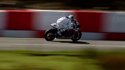 Télécharger la video: John McGuinness TT Win #22 - 2015 TT Zero Ra