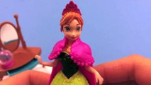 Play Doh Disney Frozen Elsa the Snow Queen (Annas sister) gets a nice dress trim out of p