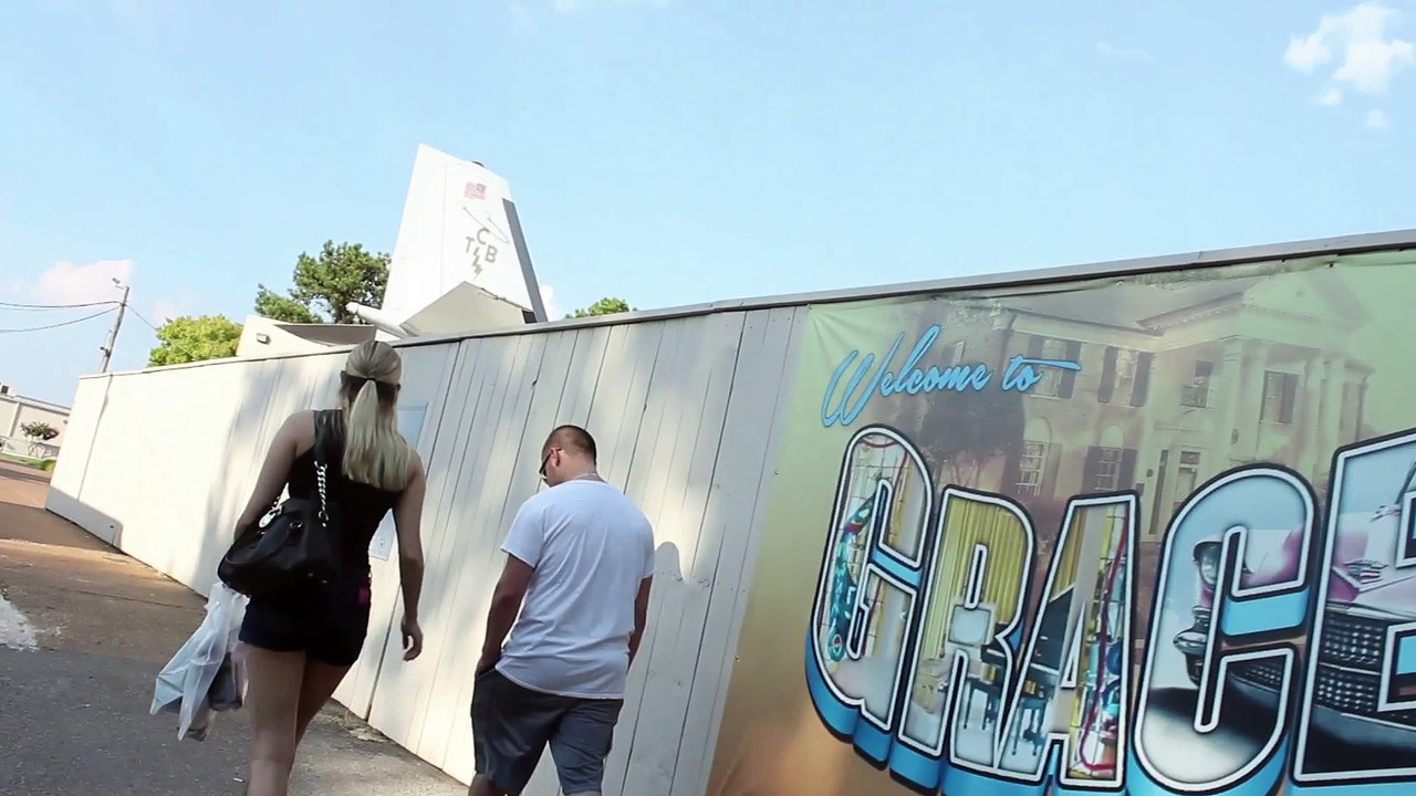 Walking Tour of the backside of Elvis presley's Graceland Plaza and the airplanes Sept 2016 no audio