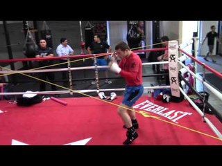 canelo beast mode working on head movement and footwork - EsNews Boxing