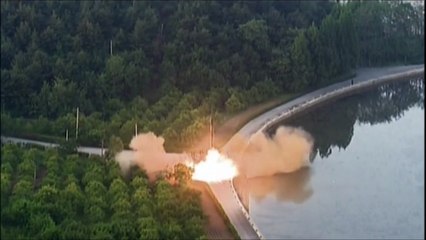 北朝鮮新型弾道ミサイル発射実験_20170529