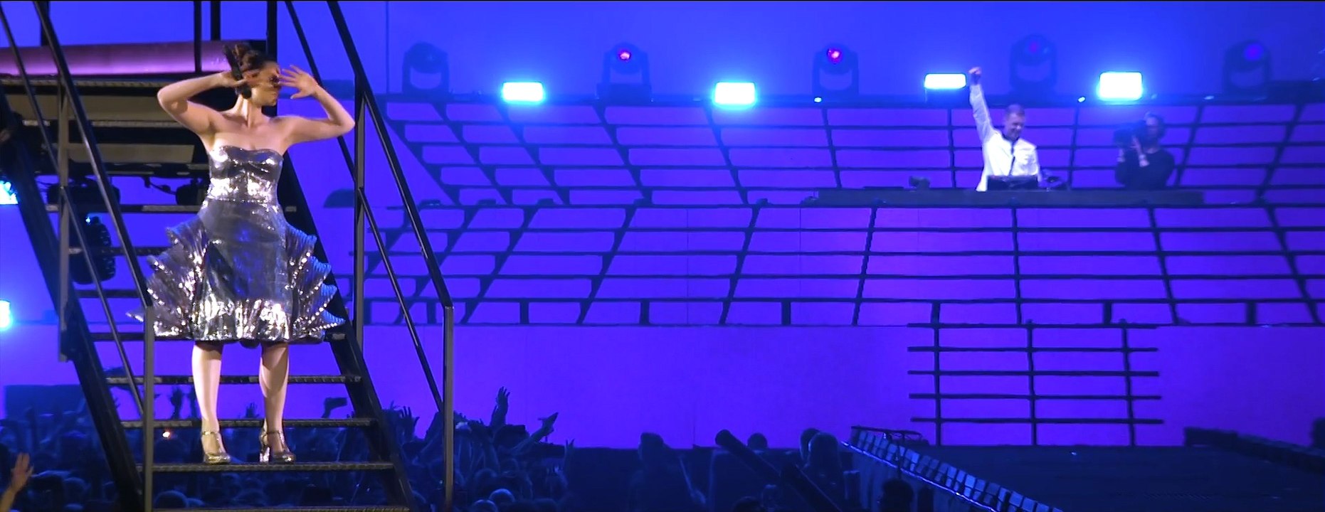 'Armin Only' Live From The Johan Cruijff Arena - Shivers