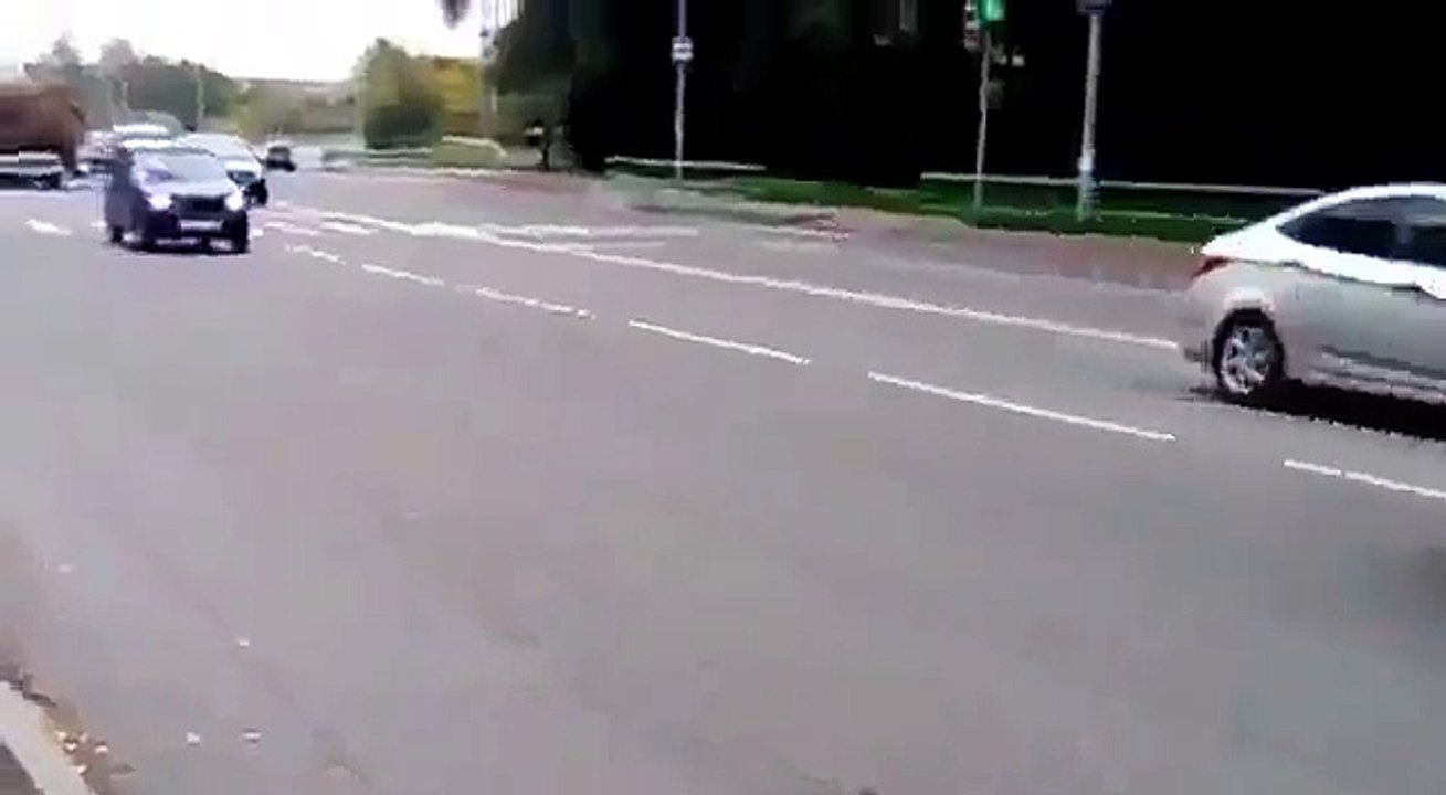 Стог мобиль , очень много сена , а как он смотрит Юмор  Прик