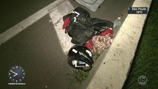 Motorista atropela duas pessoas e foge sem prestar socorro