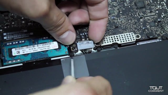 Comment changer le disque dur de mon MacBook Pro-wlKzxLdwvGk