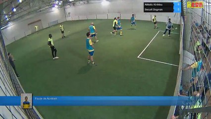 Faute de Aurélien  - Athletic Kiniktou Vs Securit Dogman - 30/05/17 20:00 - Ligue 2