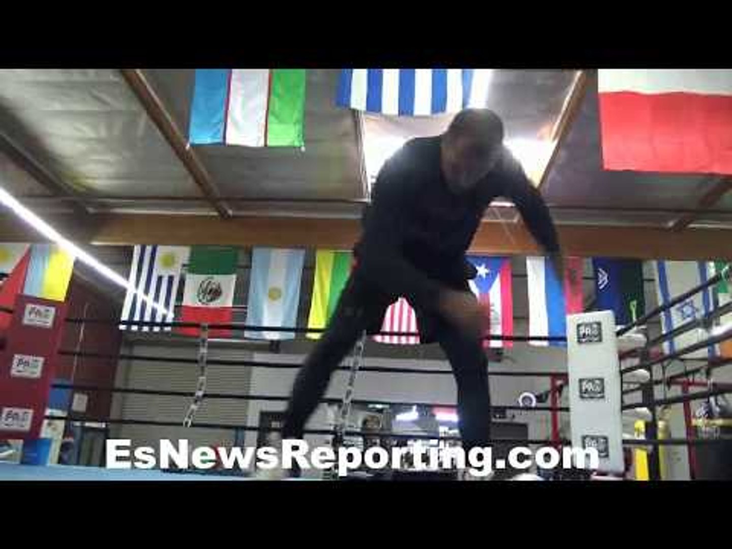 ⁣Sergey Krusher Kovalev warming up - EsNews Boxing