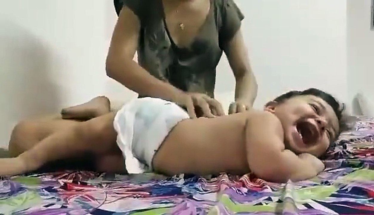 MASSAGEANDO BEBE