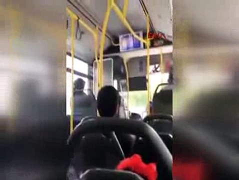 'Psikolojim bozuldu' diyen şoför yolcuları indirdi