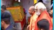 Yogi Adityanath visits Ayodhya, offers prayer at makeshift Ram temple | Oneindia News
