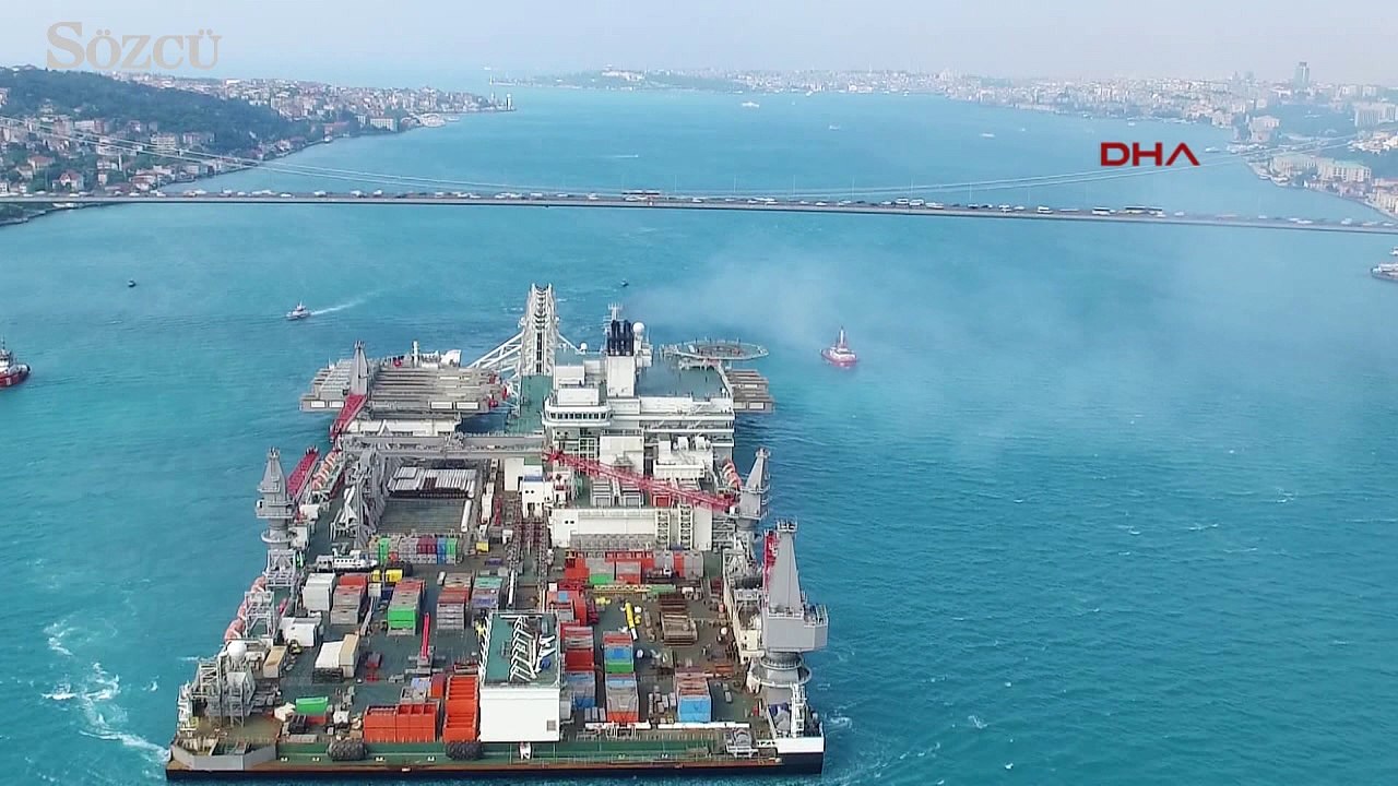 Havadan görüntülerle dev geminin boğazdan geçişi