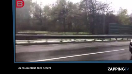 Il double une voiture et trouve un couple en pleine action au volant (Vidéo)