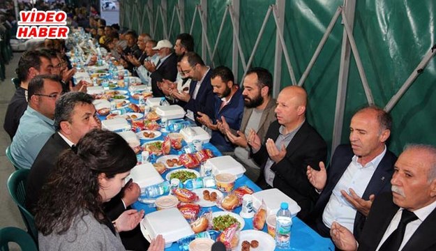 (31 MAYIS 2017) BAŞKAN ÇOLAKBAYRAKDAR İFTARI ZİYA GÖKALP SAKİNLERİYLE AÇTI