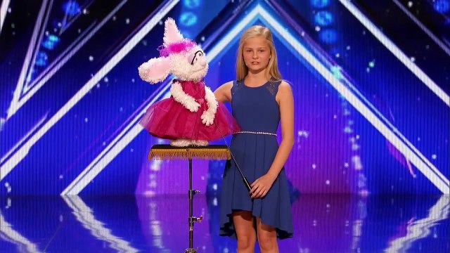 La performance incroyable de cette jeune ventriloque dans America's Got Talent