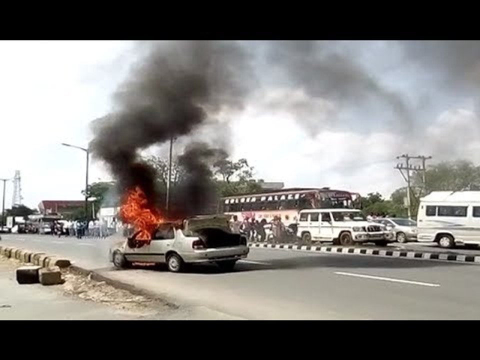 Watch: Car Catches Fire On Highway - video Dailymotion
