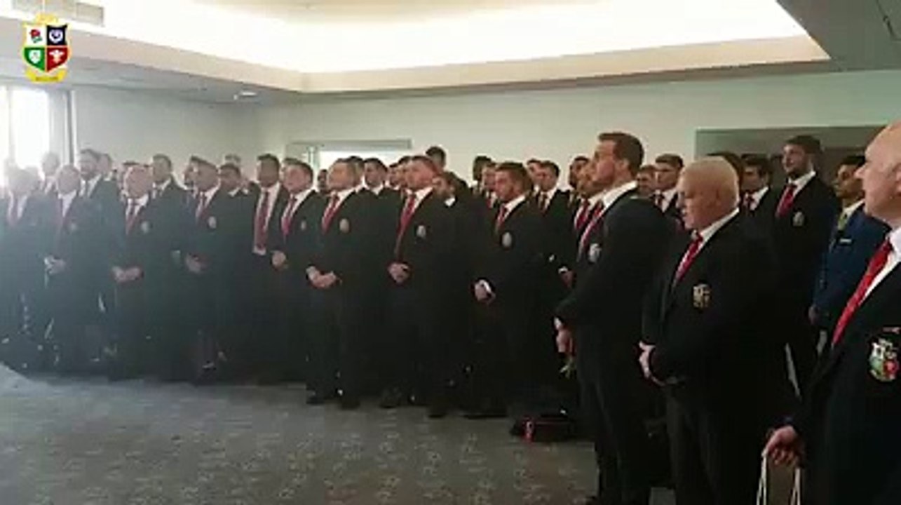 Le chant des joueurs des Lions à leur arrivée en Nouvelle-Zélande