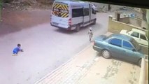 Üzerinden Minibüs Geçen Çocuk Kazayı Böyle Atlattı