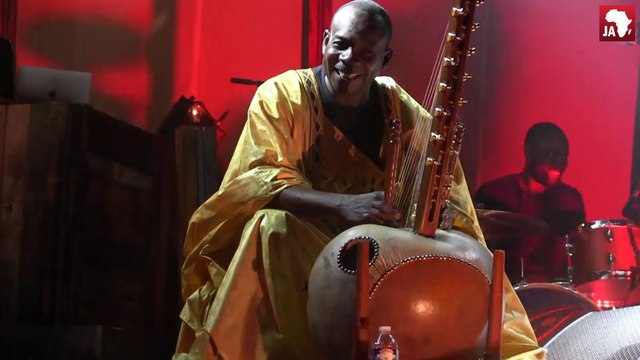 Toumani et Sidiki Diabaté en tournée avec M