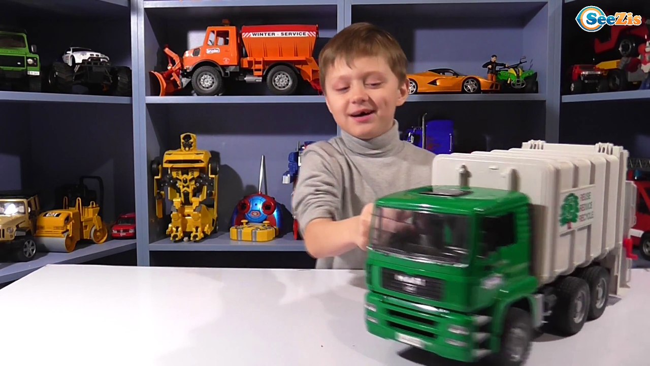 CARS TOYS BRUDER GARBAGE TRUCK | Брудер Мусоров...