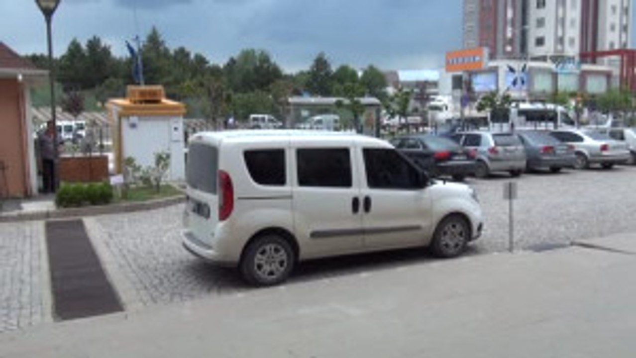 Taksisine Binen Dolandırıcıyı Karakola Götürüp Teslim Etti